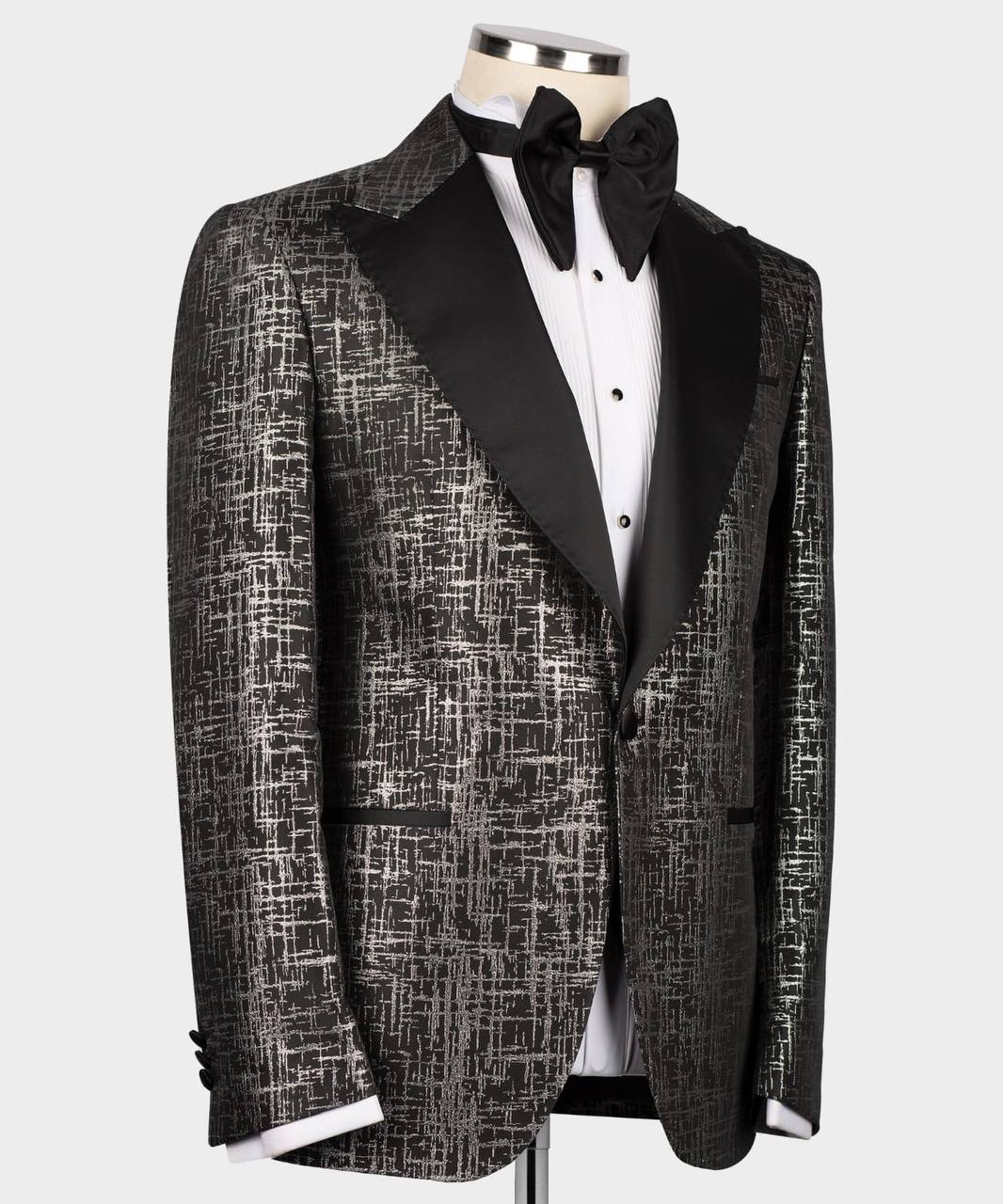 Men's Tuxedo Silver Pattern with Black Collar